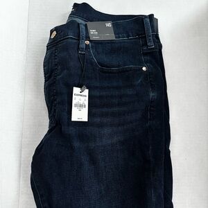 Women’s Express Skinny Mid Rise Size 14Short